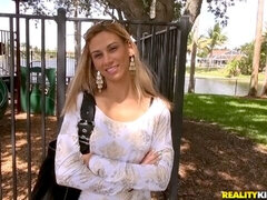 Blondýna, Kuřba, Roztomilá, Na pejska, Na veřejnosti, Tanga