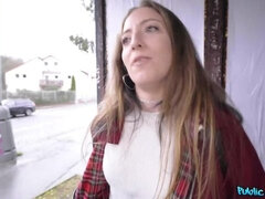 Takaapäin, Naamallinen, Selkäsauna, Alusvaatteet, Sukkahousut, Näkökulma pov, Julkinen, Espanjalainen