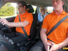 Amatööri, Isot tissit, Rintava, Syväkurkku, Takaapäin, Ulkona, Anus nuolentaa, Tissit