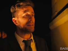 Kisbaba, Tekintélyes didik, Angol, Leszbikus, Meztelen, Tetkó, Begyek, Nedves