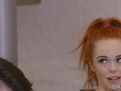 Gros seins, Blonde, Britannique, Seins naturels, Piercing, Chatte, Plan cul à trois, Nénés