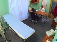 Leie, Spermaladung, Aufs gesicht abspritzen, Fingern, Lecken, Krankenschwester, Muschi, Uniform