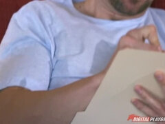 Blonde, Tir de sperme, Queue, En levrette, Doigter, Seins naturels, Réalité, Cheveux courts