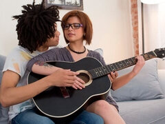 Grote mammen, Brillen, Likken, Natuurlijke tieten, Gezichtspunt, Roodharige vrouw, Geschoren, Kort haar