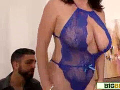 Wohlbeleibte schöne frauen, Gehörnter ehemann, Weibliche domination, Lingerie, Strümpfe, Flotter dreier