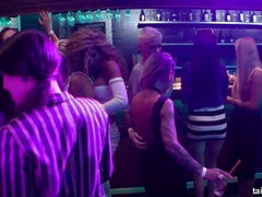 Morena, Vestidas, Muñeca, Besar, Orgía, Coño, Intercambio de parejas, Mojado