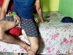 A young man came to pay tuition and had sex with aunty in the kitchen