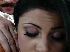 Gros seins, Sucer une bite