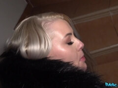 큰 음경, 가슴이 큰, 약간 뚱뚱한, 사정 샷, 야외의, 보지, 면도된, 스타킹