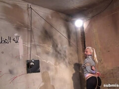 Blondína, Bondáž, Prsnatá, V oblečení, Podpätky, Softcore