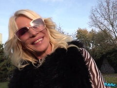 Amerikaans, Zwart, Pijpbeurt, Lul, Hakken, Buiten, Rok, Kousen