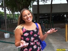 Amateur, Blonde, Doigter, Branlette thaïlandaise, Pov, Rasée, Tatouage, Adolescente