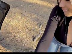 Leie, Grosser schwanz, Grosse titten, Blasen, Handjob, Latina, Öffentlich, Titten