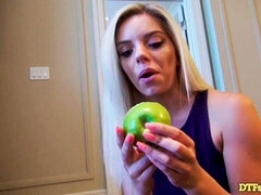 Hálószoba, Hatalmas hátsó, Monumentális dákó, Tekintélyes didik, Szőke, Cumizás, Kutya póz, Érett feleség