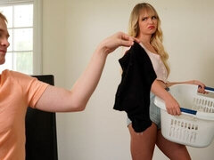 Seduced blonde girlfriend Lilly Bell gives a professional deepthroat