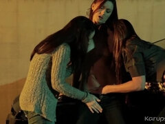 Brunette brune, Jeans, Culottes ou slips, Rousse roux, Rasée