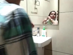 18 anni, Bagno, Coppia, Linguaggio sporco, Hardcore, Grezzo, Ragazza, Stretta