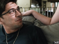 18 años, Culo grande, Verga grande, Mamada, Familia, Gafas, Sexo duro, Tabú