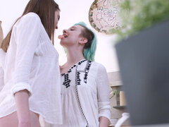 Morena, Pareja, Corridas, Corridas faciales, Tetas naturales, Afeitado, Trio