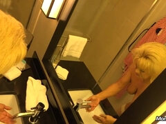 Tette grandi, Bionda, Sega, Matura, Mamma che vorrei scoparmi, Tette naturali, Punto di vista pov, Tette