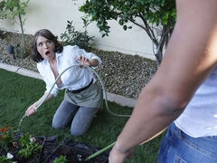 Grosser arsch, Grosse titten, Schwarz, Blasen, Hundestellung, Handjob, Interrassisch, Milf