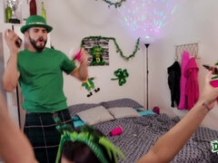 69:an, Blondin, Bondage, Brunett, Gangbang, Party, Piercing, Fitta