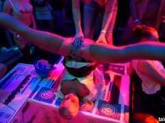 Blondi, Suihinotto, Rankka, Sekarotuinen, Lesbo, Orgiat, Parinvaihto, Märkä