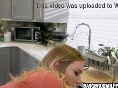 Gros cul, Gros seins, Blonde, Mère que j'aimerais baiser, Belle mère