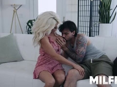 Rumpa, Stora tuttar, Blondin, Avsugning, Bystig, Snopp, Klänning, Rakad