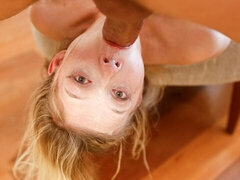 18, Stor stjärt, Stor kuk, Stora tuttar, Blondin, Avsugning, Handjobb, Onani