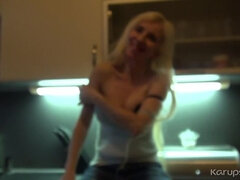 Blondi, Farkut, Keittiö, Alusvaatteet, Soolo