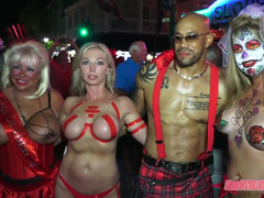 Amatéri, Milf  mčbp, Vyzlečené, Prirodzené prsia, Nahé, Nudistkou, Na verejnosti, Teenka