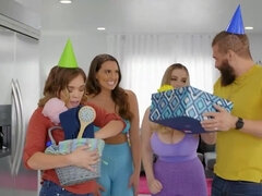 Anaali, Blondi, Suihinotto, Lähikuva, Orgiat, Pornotähti, Teini, Kolmen kimppa