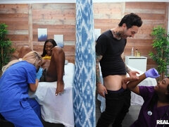 Любители, Американки, Большие сиськи, Подружка, Лесбиянка, Натуральные сиськи, Пирсинг, Втроем