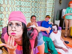 Grote kont, Hondjeshouding, Dubbele penetratie, Groep, Moeder die ik wil neuken, Orgie, Roodharige vrouw, Tatoeage