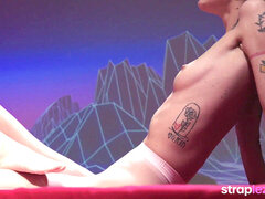 キス, 穴開きパンティ, ガリガリ, ペニスバンド, タトゥー