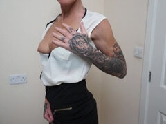 British kinky mom fingering herself