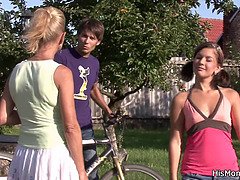 18, 茶髪の, 捕まる, フェティッシュ, レズビアン, 熟年, 淫乱熟女, ティーン