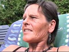 Sucer une bite, Femme couguar, Éjaculation interne, Mamie, Hard, Talons, Mature, Nénés