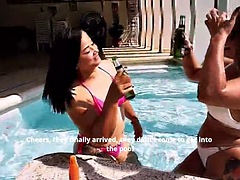 I play with my friend, and she ends up teaching me and pleasing us together until we have a delicious squirt