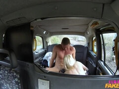 Suihinotto, Auto, Nainen, Käsihoito, Selkäsauna, Ulkona, Pillu, Anus nuolentaa