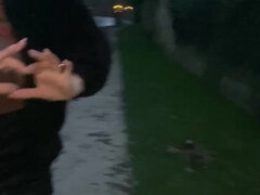 Amatőr, Tekintélyes didik, Kivillanó idomok, Érett koros, Szabadban, Nyilvános, Szoknya, Harisnya