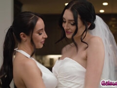 Tyłek, Duże cycki, Brunetka, Palcówka, Fetysz stóp, Obcasy, Lesbijka, Cipka