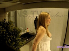 18 anni, Culo, Bionda, Tettona, Tette naturali, Grezzo, Tette, Video di donne in gonna