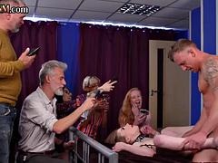 Amatør, Pik sutte, Britisk, Cfnm, Europærer, Gruppe, Kontor, Uniform