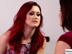 18 jaar, Bruinharig, Lesbisch, Masturbatie, Moeder die ik wil neuken, Stiefmoeder, Tiener, Tieten likken