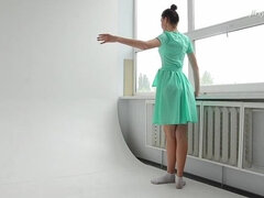 Dressed flexible brunette Alla Sinichka