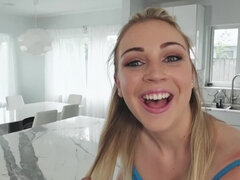 Ξανθιά, Πίπα, Χύσιμο, Σε στάση σκύλου στα τέσσερα, Φυσικά βυζιά, Ξυρισμένη, Έφηβος, Βυζιά