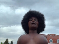 Gros seins, Noire, Sucer une bite, Brunette brune, Noir ébène, Interracial, De plein air, Pov