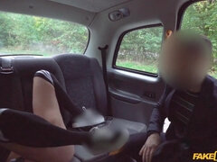 Blasen, Braunhaarige, Kehlenfick, Muschi, Reiten, Rasiert, Spanisch, Titten